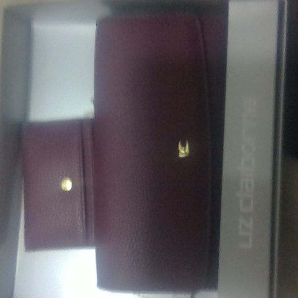 Liz Claiborne Gift Set 2-pc Wallet Dark Wine - Picture 3 of 3